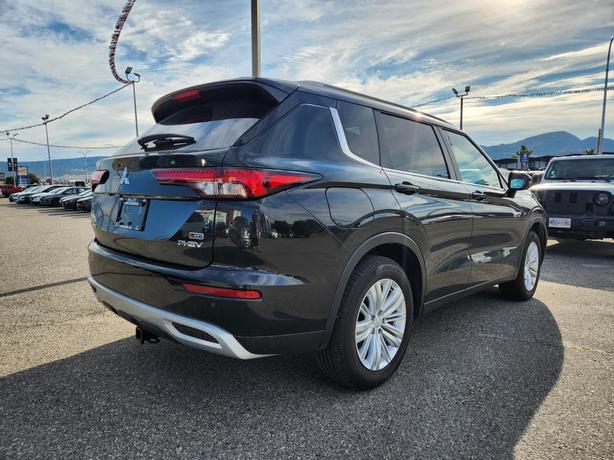 2025 Mitsubishi Outlander PHEV SE | Panoramic Sunroof | Power Liftgate | Heated  image 3