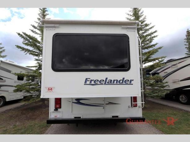 Used 2009 Coachmen RV Freelander 2700RS image 5