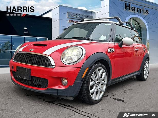 2008 MINI Cooper Hardtop 2dr Cpe S | No Reported Accidents! image 1