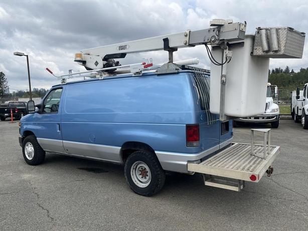 2010 Ford Econoline E-350 Super Duty Bucket Lift Cargo Van image 3
