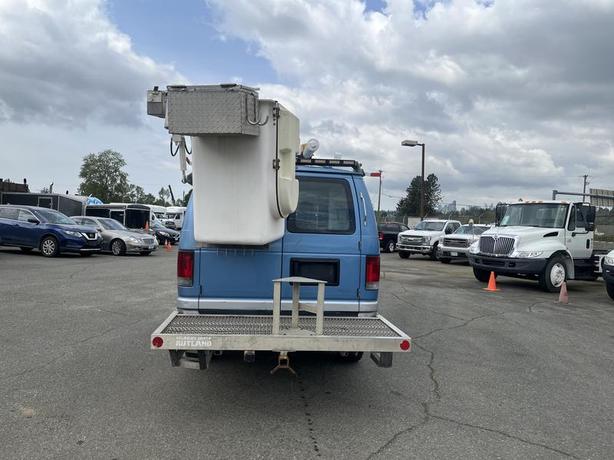 2010 Ford Econoline E-350 Super Duty Bucket Lift Cargo Van image 4