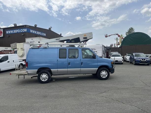 2010 Ford Econoline E-350 Super Duty Bucket Lift Cargo Van image 6