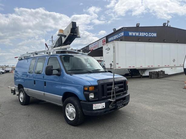 2010 Ford Econoline E-350 Super Duty Bucket Lift Cargo Van image 7