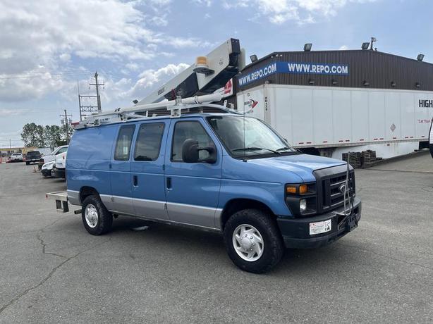 2010 Ford Econoline E-350 Super Duty Bucket Lift Cargo Van image 8