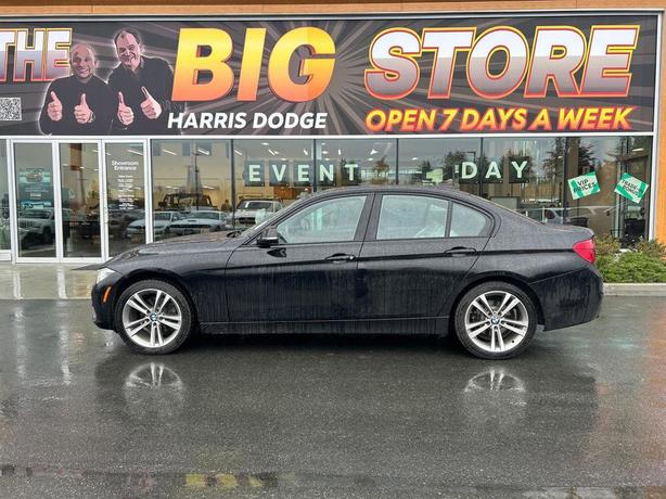 2018 BMW 3 Series 330i xDrive Low KM Heated Front and Rear Seats image 3