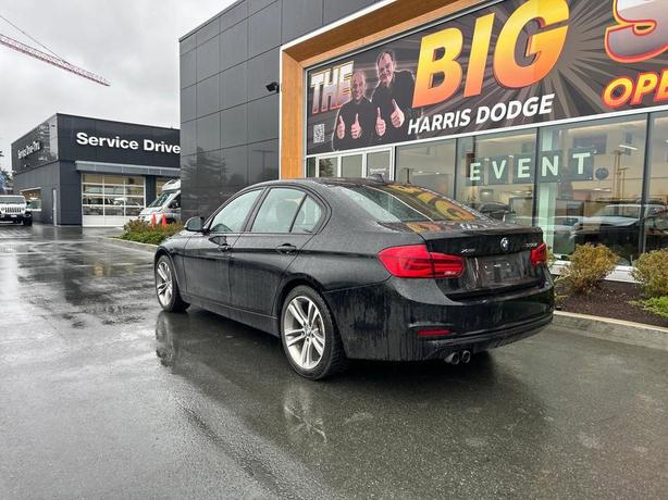 2018 BMW 3 Series 330i xDrive Low KM Heated Front and Rear Seats image 4