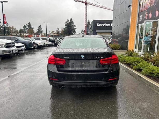 2018 BMW 3 Series 330i xDrive Low KM Heated Front and Rear Seats image 5