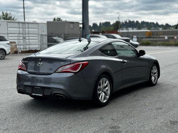 2016 Hyundai Genesis Coupe Premium - No Accidents, Leather Heated Seats image 5