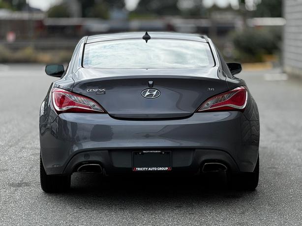 2016 Hyundai Genesis Coupe Premium - No Accidents, Leather Heated Seats image 6