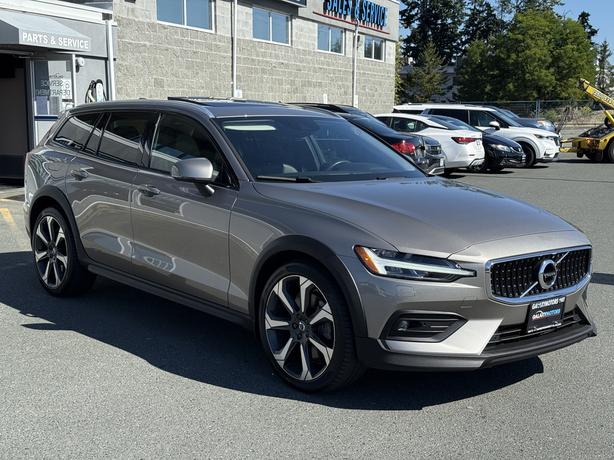 2022 Volvo V60 Cross Country T5 AWD -  Power Moonroof & Parking Camera Rear image 4