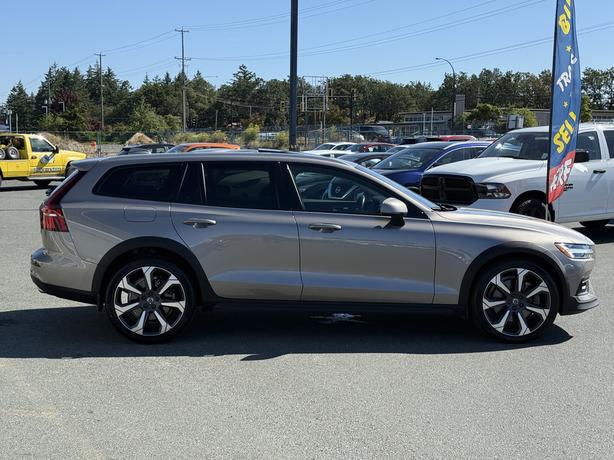 2022 Volvo V60 Cross Country T5 AWD -  Power Moonroof & Parking Camera Rear image 5