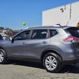 2016 Nissan Rogue AWD 4dr SV thumbnail image 4