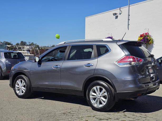 2016 Nissan Rogue AWD 4dr SV image 4