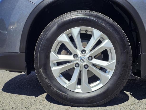 2016 Nissan Rogue AWD 4dr SV image 5