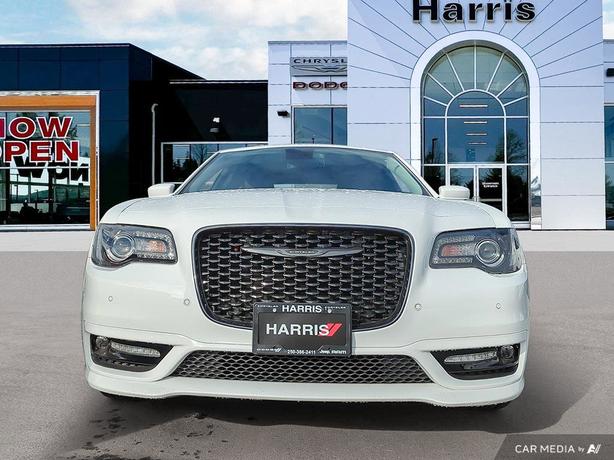 2022 Chrysler 300 300 Touring L RWD | Panoramic Sunroof! image 2