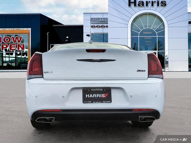2022 Chrysler 300 300 Touring L RWD | Panoramic Sunroof! image 5