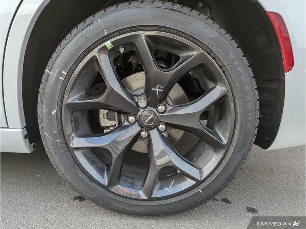 2022 Chrysler 300 300 Touring L RWD | Panoramic Sunroof! image 6