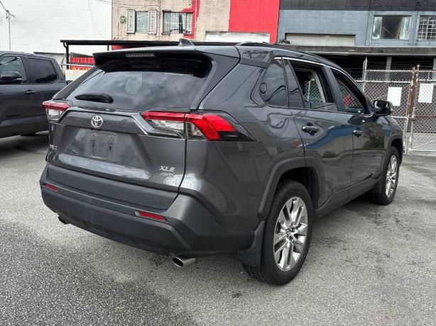 2020 Toyota RAV4 XLE AWD | One Owner | Premium Pkg! image 4