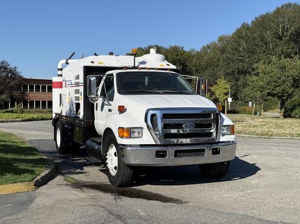 2006 Ford F-650 Vacuum Truck  2WD Diesel image 2