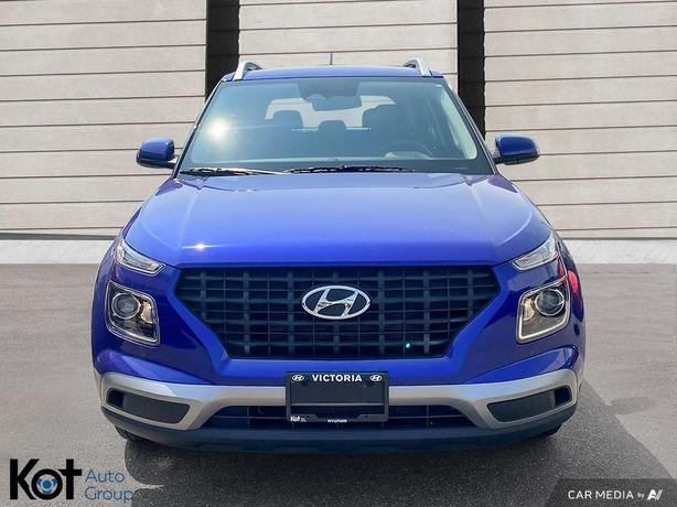 2024 Hyundai Venue Preferred APPLE CARPLAY! HEATED FRONT SEATS! BACKUP CAMERA! P image 2