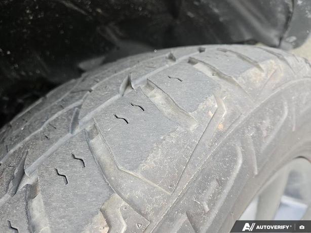 2020 RAM 1500 Classic Express 4x4 Quad Cab 6'4 Box | Cruise Control! image 7