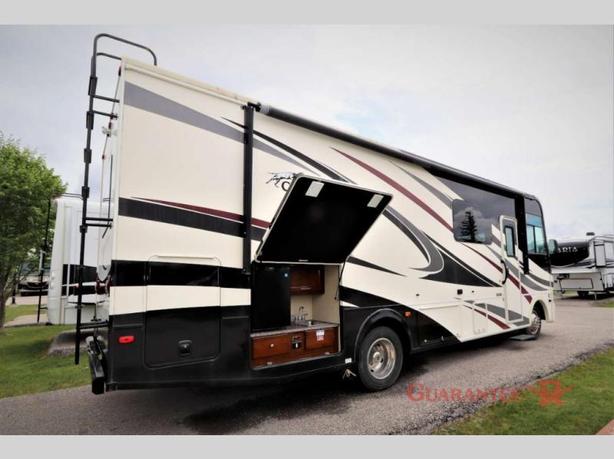 Used 2018 Coachmen RV Pursuit 30 FW image 6