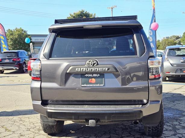 2018 Toyota 4Runner 4WD image 3