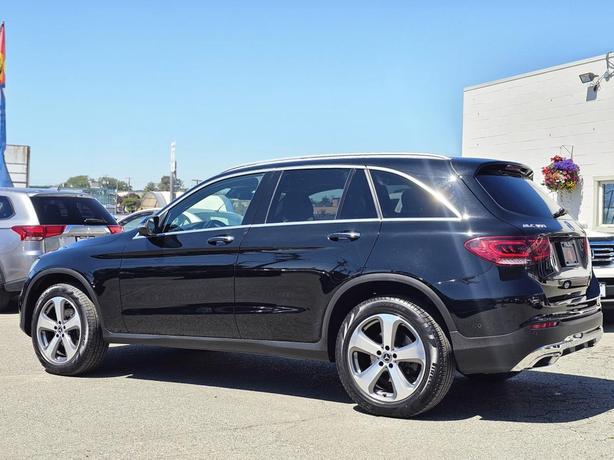 2021 Mercedes-Benz GLC GLC 300 4MATIC SUV image 4