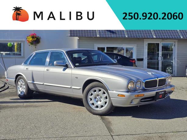 2001 Jaguar XJ 4dr Sdn XJ8 image 1