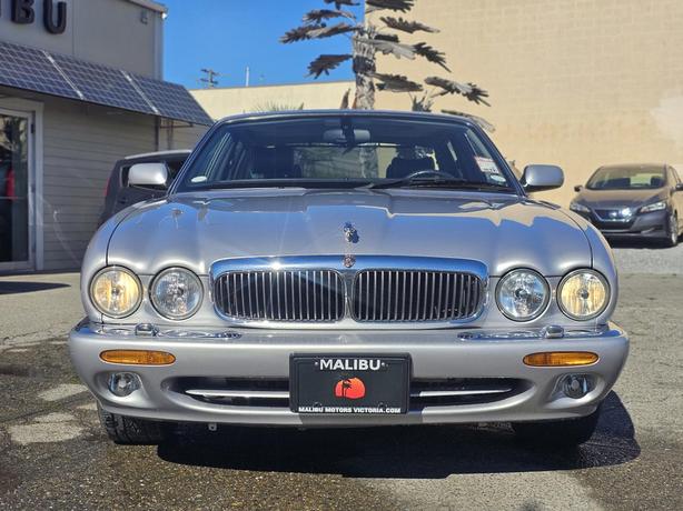 2001 Jaguar XJ 4dr Sdn XJ8 image 2