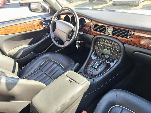 2001 Jaguar XJ 4dr Sdn XJ8 image 6