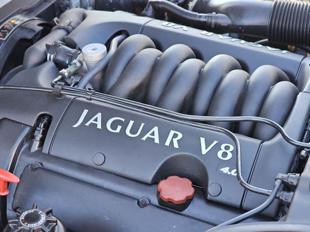 2001 Jaguar XJ 4dr Sdn XJ8 image 7