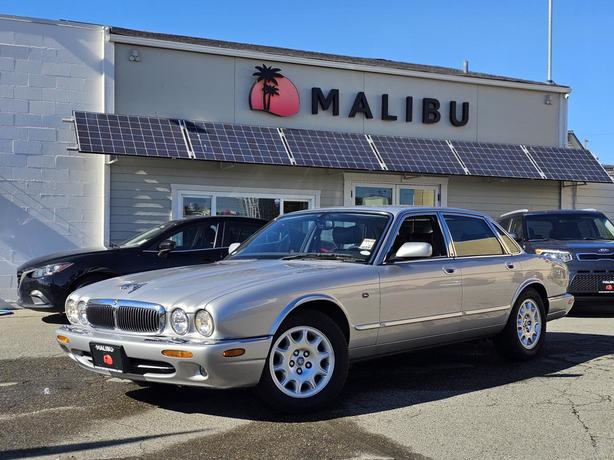 2001 Jaguar XJ 4dr Sdn XJ8 image 8