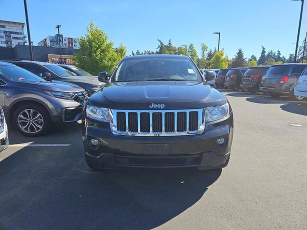 2011 Jeep Grand Cherokee 4WD 4dr Laredo | Keyless Entry | No Reported Accidents! image 2
