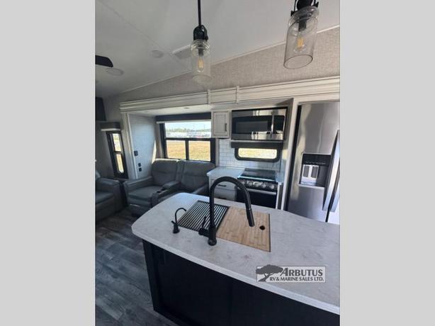 Used 2022 Jayco Eagle 317RLOK image 2