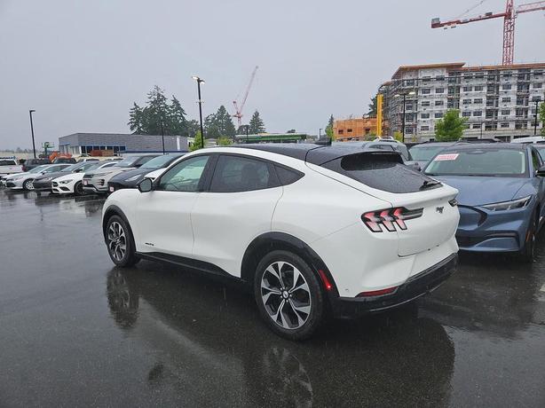 2021 Ford Mustang Mach-E Premium AWD | Power Liftgate | Heated Seats! image 4