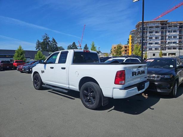 2019 RAM 1500 Classic Express 4x4 Quad Cab 6'4 Box | Backup Camera | Keyless Ent image 4