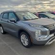 2024 Mitsubishi Outlander SE | No Reported Accidents | Heated Seats | Cruise Con thumbnail image 3