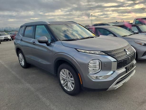 2024 Mitsubishi Outlander SE | No Reported Accidents | Heated Seats | Cruise Con image 3