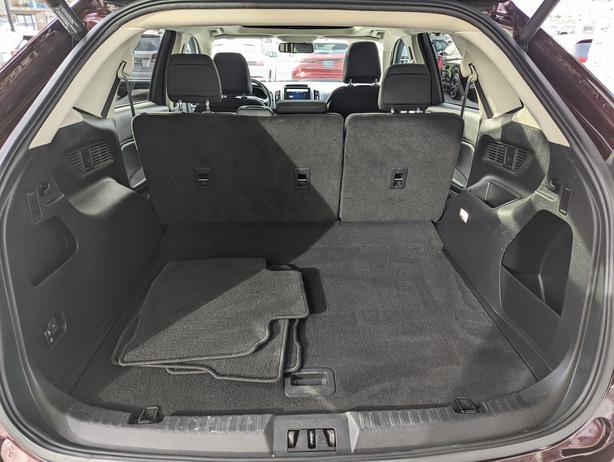 2022 Ford Edge SEL - No Accidents, AWD, Sunroof, Heated Seats image 8