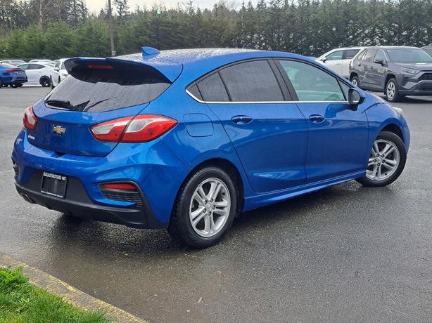 2017 Chevrolet Cruze RS - Manual, Heated Seats, Moonroof image 6