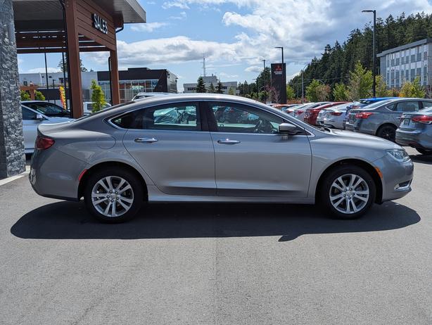 2016 Chrysler 200 Limited - No Accidents, Low Mileage, Heated Seats image 5