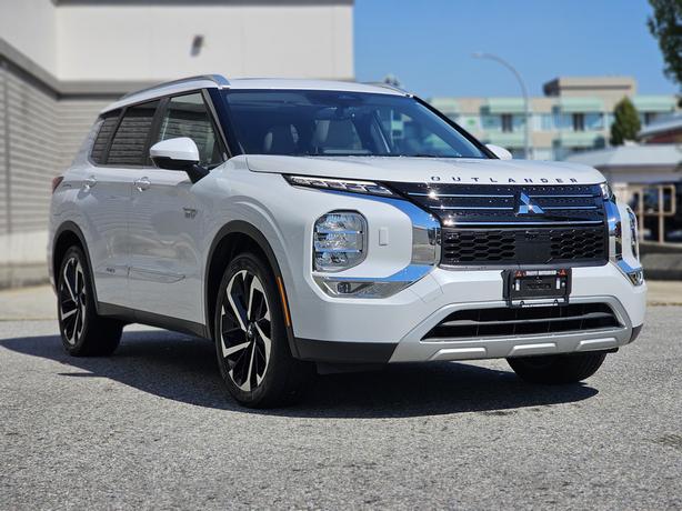 2023 Mitsubishi Outlander PHEV SEL - No Accidents, 1 Owner, Power Liftgate image 3