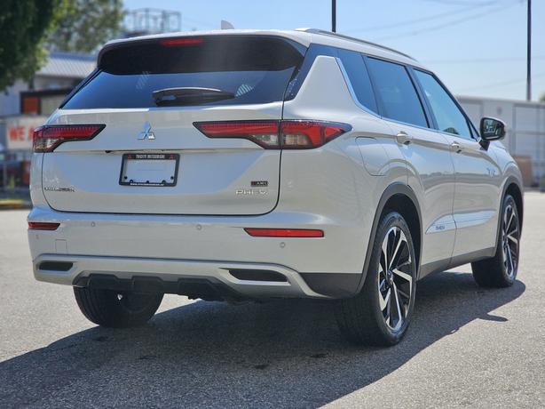 2023 Mitsubishi Outlander PHEV SEL - No Accidents, 1 Owner, Power Liftgate image 5