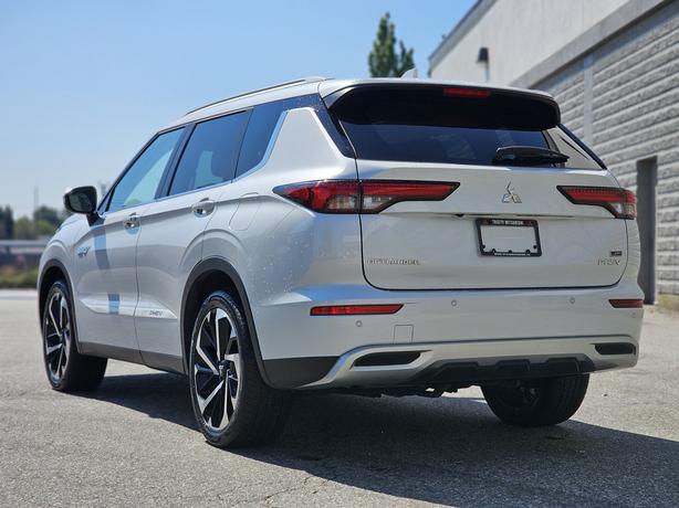 2023 Mitsubishi Outlander PHEV SEL - No Accidents, 1 Owner, Power Liftgate image 7