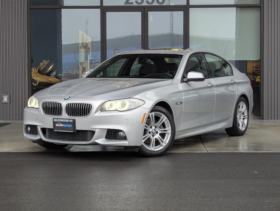 2013 BMW 5 Series 528i xDrive - AWD, Sunroof, Leather, Bluetooth display photo