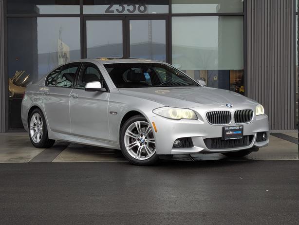 2013 BMW 5 Series 528i xDrive - AWD, Sunroof, Leather, Bluetooth image 4