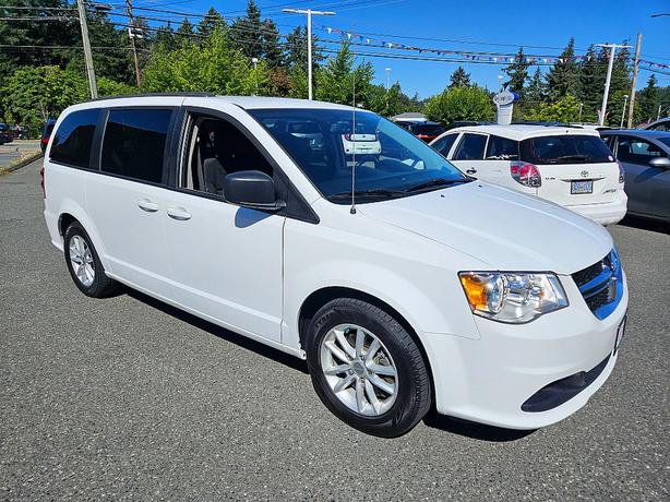 2017 Dodge  Grand Caravan SE image 1