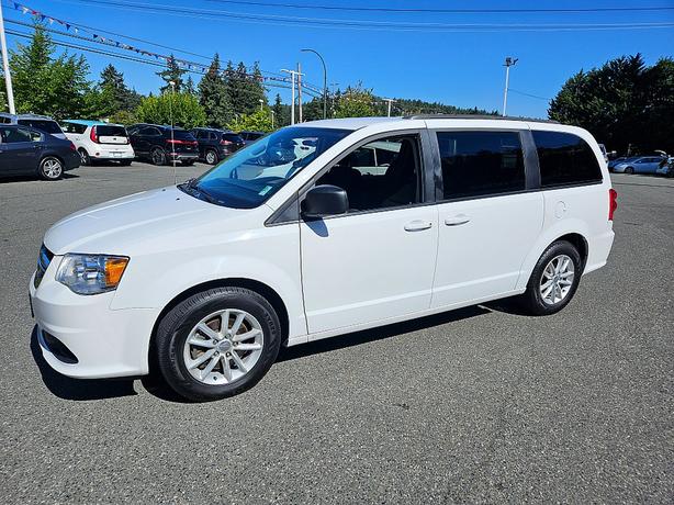 2017 Dodge  Grand Caravan SE image 2