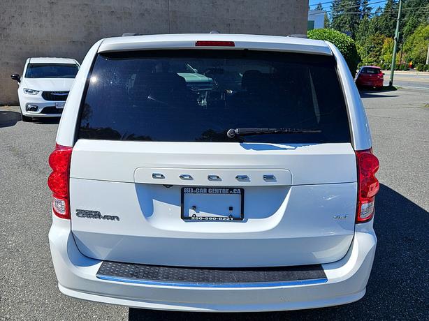 2017 Dodge  Grand Caravan SE image 3